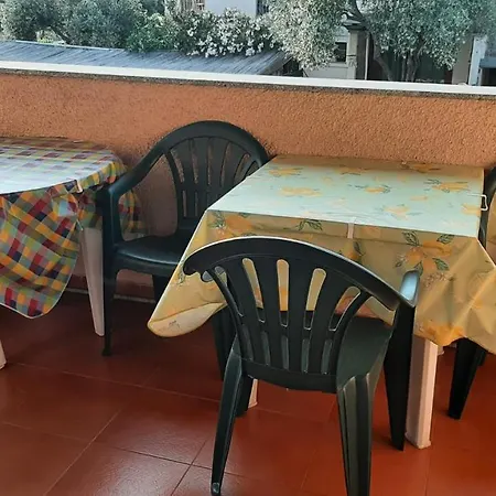 Pressi Aeroporto Costa Smeralda Lejlighed *